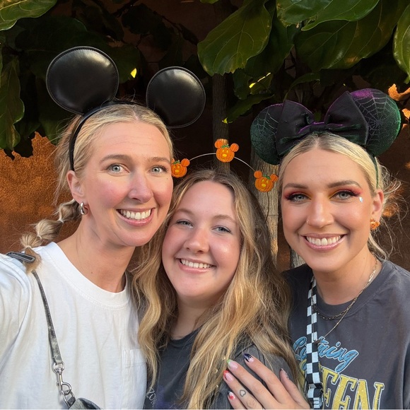 Hi, I’m Molli ✨💛🌻 - Picture 10 of 11